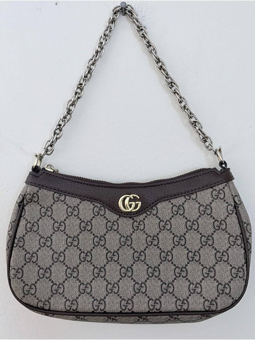 GG Supreme Small Shoulder Bag in Beige/Gray